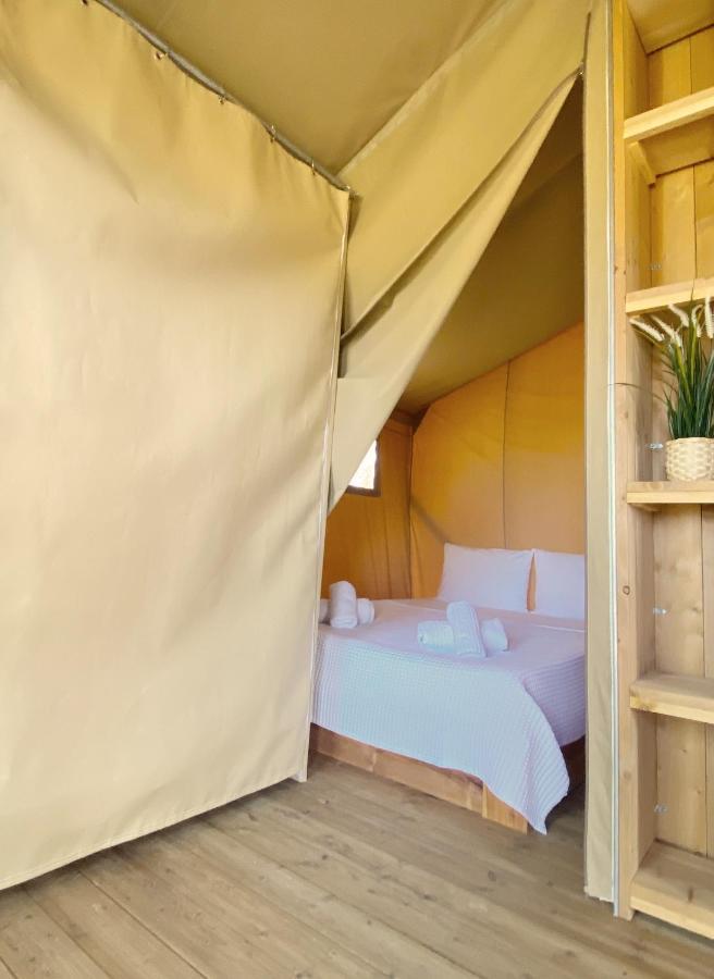 Mareleon Camping Ofrinion Bagian luar foto