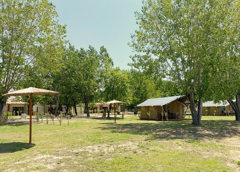 Mareleon Camping Ofrinion Bagian luar foto