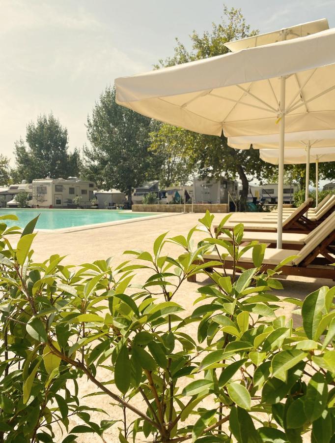 Mareleon Camping Ofrinion Bagian luar foto