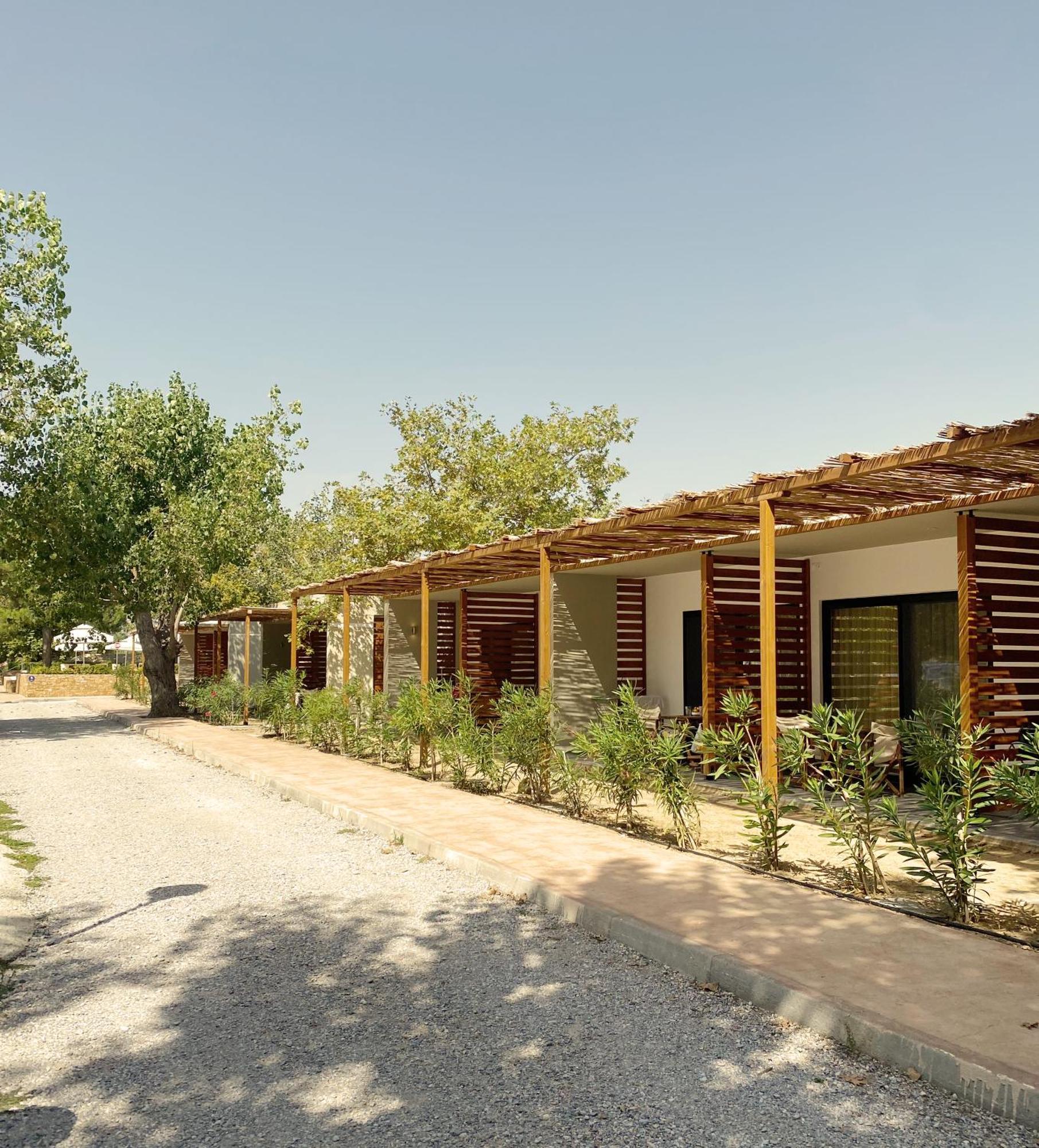 Mareleon Camping Ofrinion Bagian luar foto